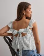 Nelly - Sininen - Lace Detail Frill Top