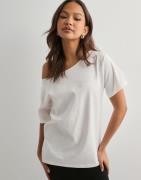 Nelly - Valkoinen - Slouchy Shoulder Tee