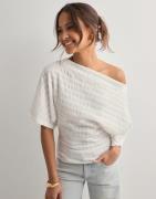 Nelly - Valkoinen - Stunning Structure Tee