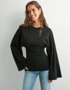 Nelly - Musta - Wide Sleeve LS Long Top