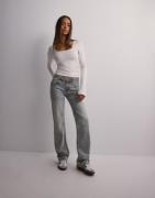 Nelly - Harmaa - Low Waist Straight Leg Jeans