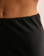 Pieces - Musta - Pcfranan Hw Ankle Skirt Noos Bc