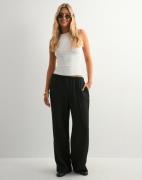 Gina Tricot - Musta - Relaxed wide trousers