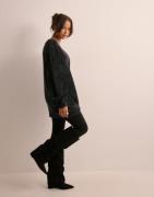 Vero Moda - Musta - Vmalina Ls V-Neck Long Pullover Boo