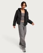 JDY - Musta - Jdyarnhem Water Rep Short Puffa Otw