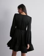 Malina - Musta - Jasmine mini dress