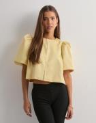 Malina - Keltainen - Serena short sleeve blouse