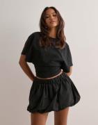 Nelly - Musta - Balloon Skirt