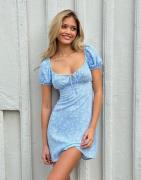 Nelly - Kukallinen - Flirty Puff Sleeve Dress