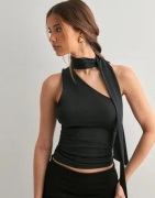 Nelly - Musta - One Shoulder Scarf Top