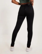 Levi's - Musta - 710 Super Skinny