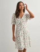 Pieces - Kukallinen - Pcfya Ss Dress Wvn Bc