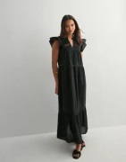 Only - Musta - Onlsunny Capsl Frill Dress Wvn Noos