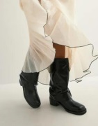 Nelly - Musta - Low Shaft Scrunch Boot