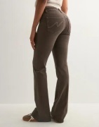 Nelly - Ruskea - Low Waist Bootcut Stitch Jeans