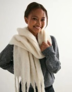 Nelly - Valkoinen - Chunky Fuzzy Scarf