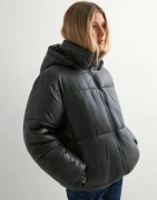Nelly - Musta - Volume Precious Puffer Jacket