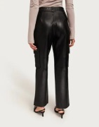 Selected Femme - Musta - Slfkaisa Hw Leather Pant