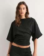 Nelly - Musta - Stunning Structure Tee