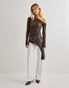 Nelly - Ruskea - Asymmetric Lace Top