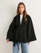 Nelly - Musta - Wide Sleeve Short Coat