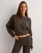 Nelly - Ruskea - Effortless Knit LS Sweater