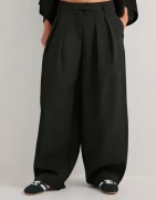 Pieces - Musta - Pcolivia Barrel Pants Wvn D2D Bc