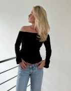 Nelly - Musta - Off Shoulder Slit Top