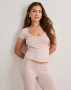 Nelly - Vaaleanpunainen - Soft Cute Tee