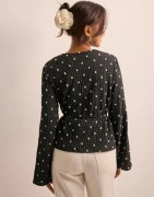 Pieces - Musta - Pcnovalee Ls Tie Top