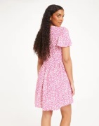 JDY - Kukallinen - Jdystarr Life S/S V-Neck Dress Wvn