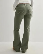 Nelly - Vihreä - Low Waist Bootcut Stitch Jeans