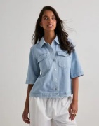 Only - Sininen - Onlbelle S/S Shirt Dnm Gua Noos
