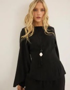Nelly - Musta - Volume Sleeve Blouse