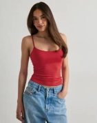 Nelly - Punainen - Built In Bra Singlet