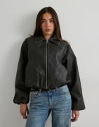 Pieces - Musta - Pcgiselle Wash Coated Bomber Jacket