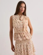 Neo Noir - Kukallinen - Ansol Meadow Printed Top