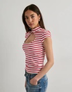 Nelly - Punainen - Stripe Keyhole Top