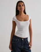 Nelly - Valkoinen - Perfect Basic Short Sleeve Top