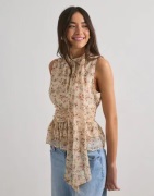Neo Noir - Kukallinen - Ansol Meadow Printed Top