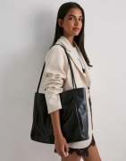 Pieces - Musta - Pcannie Patent Daily Bag D2D Fsy